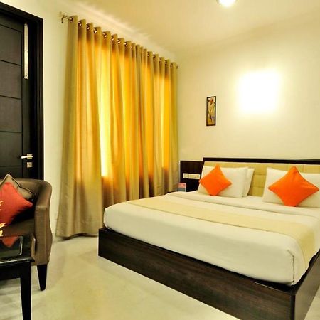 อาร์อาร์ เรสซิเดนซี Hotel เดลี ภายนอก รูปภาพ