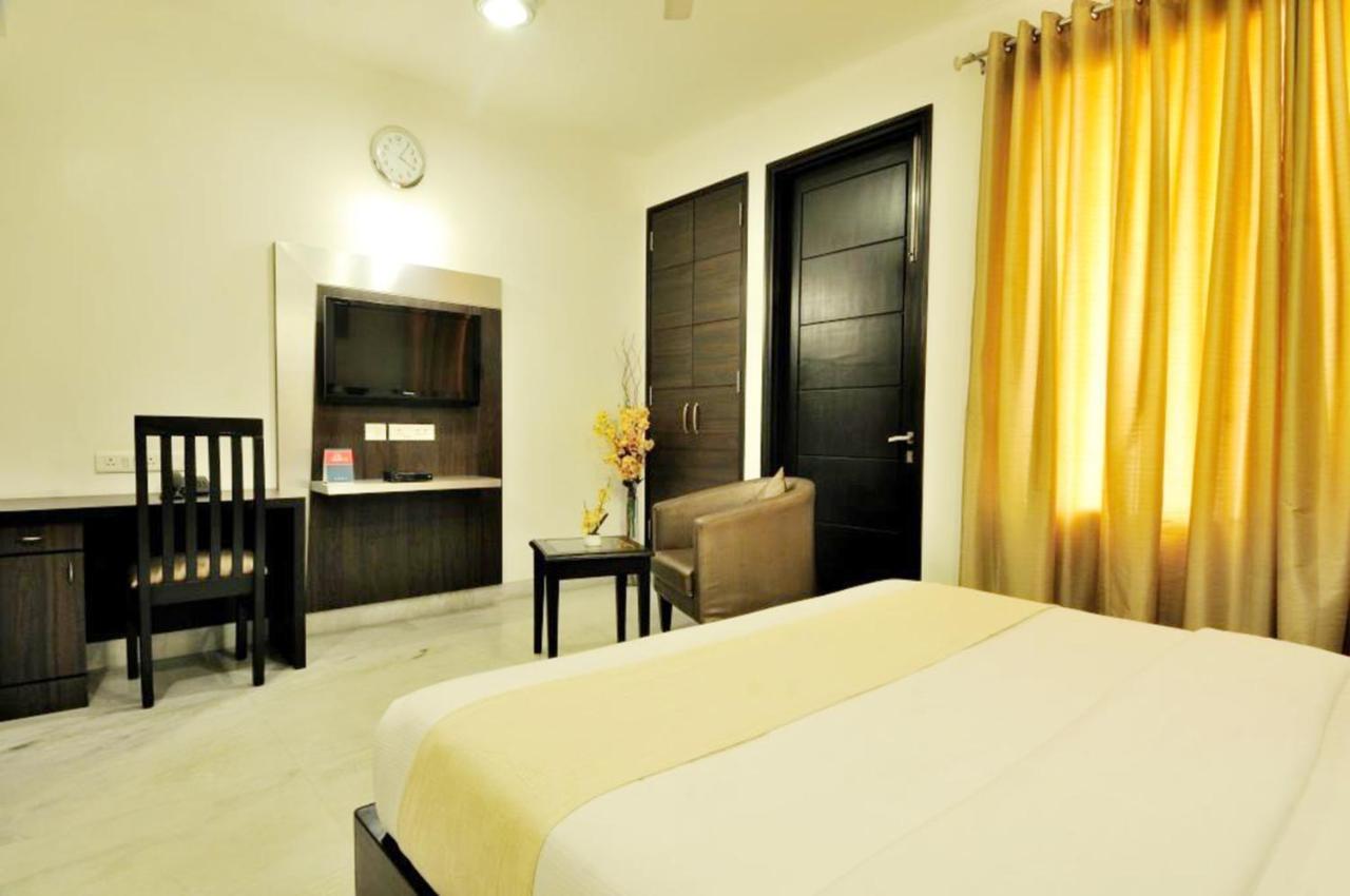 อาร์อาร์ เรสซิเดนซี Hotel เดลี ภายนอก รูปภาพ
