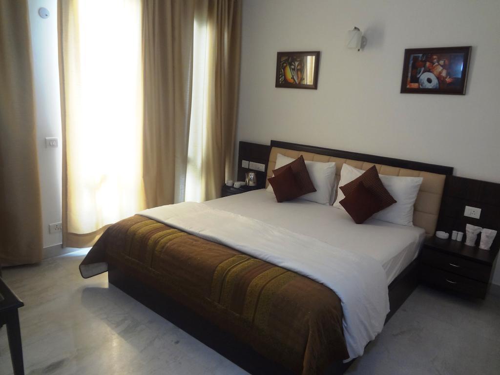 อาร์อาร์ เรสซิเดนซี Hotel เดลี ภายนอก รูปภาพ