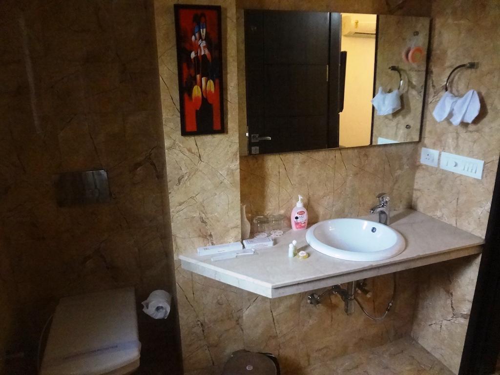 อาร์อาร์ เรสซิเดนซี Hotel เดลี ภายนอก รูปภาพ