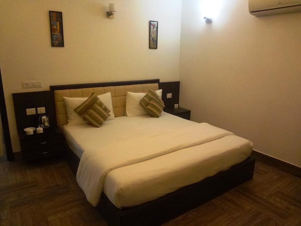 อาร์อาร์ เรสซิเดนซี Hotel เดลี ภายนอก รูปภาพ