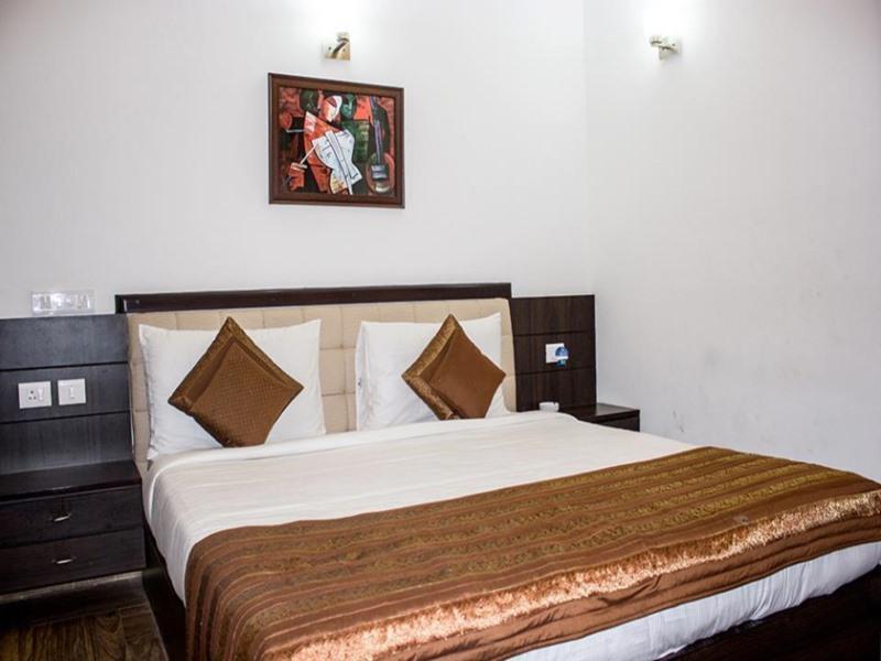 อาร์อาร์ เรสซิเดนซี Hotel เดลี ภายนอก รูปภาพ