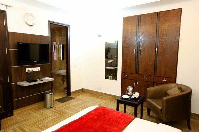 อาร์อาร์ เรสซิเดนซี Hotel เดลี ภายนอก รูปภาพ